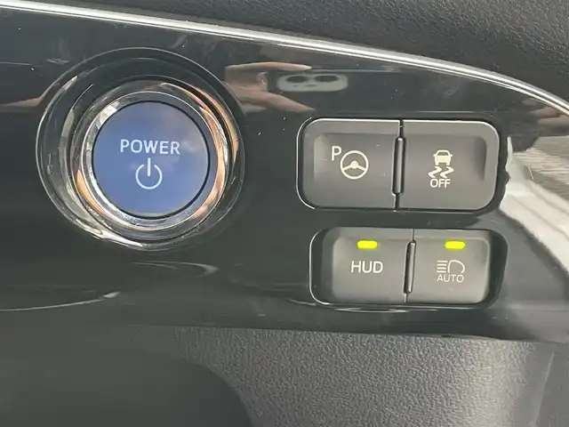 トヨタ プリウス Sセーフティプラス 岐阜県 2017(平29)年 13万km シルバーM (株)IDOMが運営する【じしゃロン多治見店】の自社ローン専用車両になります。こちらは現金またはオートローンご利用時の価格です。自社ローンご希望の方は別途その旨お申付け下さい。/プリうクラッシュセーフティ/全車速追従機能付クルーズコントロール/レーンディパーチャーアラート（ステアリング制御付）/オートマチックハイビーム/インテリジェントクリアランスソナー/インテリジェントパーキングアシスト/カラーヘッドアップディスプレイ/LEDヘッドライト/LEDフォグランプ/純正ＳＤナビゲーション/Bluetooth・AUX・ワンセグ/バックカメラ/社外３６０°ドライブレコーダー