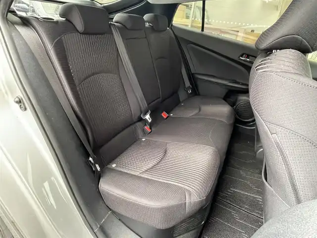 トヨタ プリウス Sセーフティプラス 岐阜県 2017(平29)年 13万km シルバーM (株)IDOMが運営する【じしゃロン多治見店】の自社ローン専用車両になります。こちらは現金またはオートローンご利用時の価格です。自社ローンご希望の方は別途その旨お申付け下さい。/プリうクラッシュセーフティ/全車速追従機能付クルーズコントロール/レーンディパーチャーアラート（ステアリング制御付）/オートマチックハイビーム/インテリジェントクリアランスソナー/インテリジェントパーキングアシスト/カラーヘッドアップディスプレイ/LEDヘッドライト/LEDフォグランプ/純正ＳＤナビゲーション/Bluetooth・AUX・ワンセグ/バックカメラ/社外３６０°ドライブレコーダー