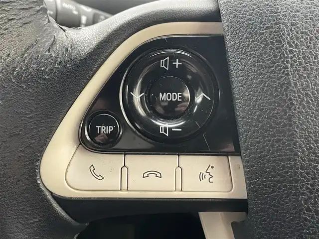 トヨタ プリウス Sセーフティプラス 岐阜県 2017(平29)年 13万km シルバーM (株)IDOMが運営する【じしゃロン多治見店】の自社ローン専用車両になります。こちらは現金またはオートローンご利用時の価格です。自社ローンご希望の方は別途その旨お申付け下さい。/プリうクラッシュセーフティ/全車速追従機能付クルーズコントロール/レーンディパーチャーアラート（ステアリング制御付）/オートマチックハイビーム/インテリジェントクリアランスソナー/インテリジェントパーキングアシスト/カラーヘッドアップディスプレイ/LEDヘッドライト/LEDフォグランプ/純正ＳＤナビゲーション/Bluetooth・AUX・ワンセグ/バックカメラ/社外３６０°ドライブレコーダー