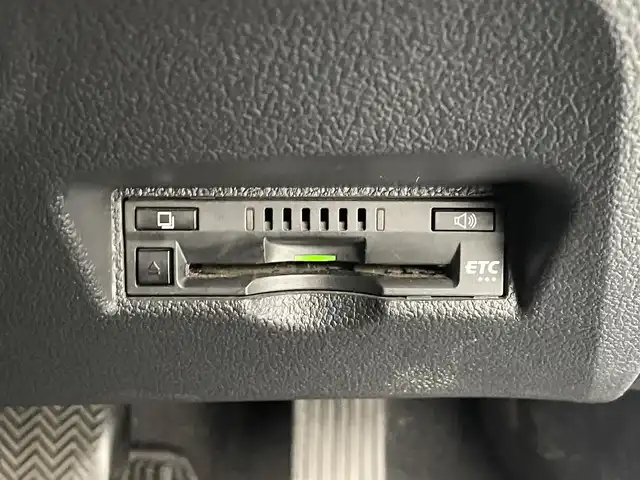 トヨタ プリウス Sセーフティプラス 岐阜県 2017(平29)年 13万km シルバーM (株)IDOMが運営する【じしゃロン多治見店】の自社ローン専用車両になります。こちらは現金またはオートローンご利用時の価格です。自社ローンご希望の方は別途その旨お申付け下さい。/プリうクラッシュセーフティ/全車速追従機能付クルーズコントロール/レーンディパーチャーアラート（ステアリング制御付）/オートマチックハイビーム/インテリジェントクリアランスソナー/インテリジェントパーキングアシスト/カラーヘッドアップディスプレイ/LEDヘッドライト/LEDフォグランプ/純正ＳＤナビゲーション/Bluetooth・AUX・ワンセグ/バックカメラ/社外３６０°ドライブレコーダー