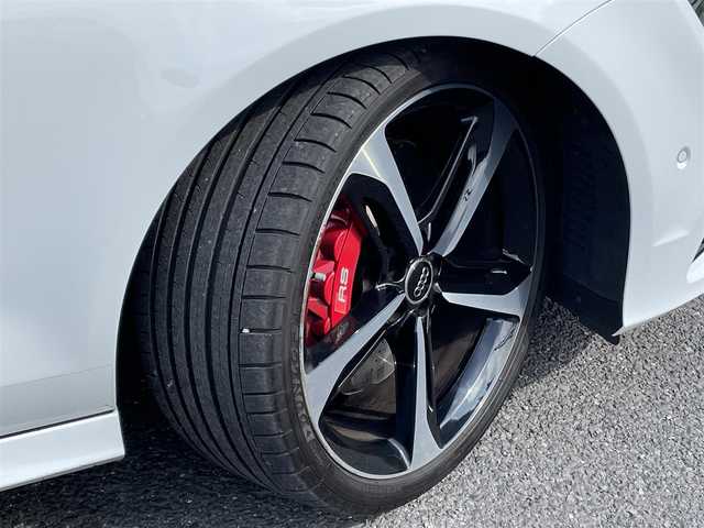 アウディ ＲＳ７ スポーツバック 千葉県 2015(平27)年 2.7万km グレイシアホワイトメタリック 色コード:LS9R（グレイシアホワイトメタリック）/純正HDDナビ/フルセグTV/BOSEサウンドシステム/サンルーフ/黒レザーシート/前後カメラ/純正21インチAW/レッドキャリパー/RSスポーツエグゾースト/４ゾーンエアコン/レーダークルーズコントロール/衝突軽減ブレーキ/レーンキープアシスト/ブラインドスポットモニター/マトリックスLEDヘッドライト/カーボンミラーカバー/取扱説明書/スペアキー