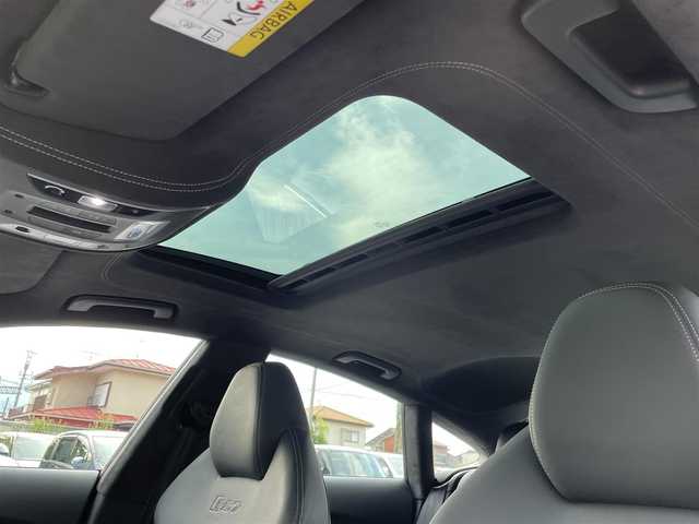 アウディ ＲＳ７ スポーツバック 千葉県 2015(平27)年 2.7万km グレイシアホワイトメタリック 色コード:LS9R（グレイシアホワイトメタリック）/純正HDDナビ/フルセグTV/BOSEサウンドシステム/サンルーフ/黒レザーシート/前後カメラ/純正21インチAW/レッドキャリパー/RSスポーツエグゾースト/４ゾーンエアコン/レーダークルーズコントロール/衝突軽減ブレーキ/レーンキープアシスト/ブラインドスポットモニター/マトリックスLEDヘッドライト/カーボンミラーカバー/取扱説明書/スペアキー