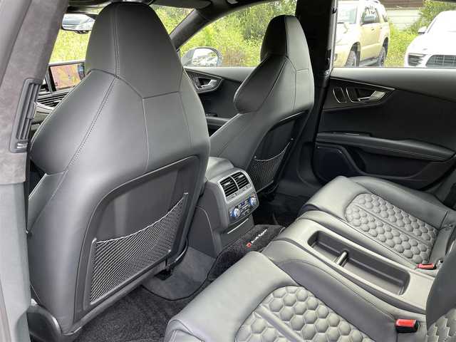アウディ ＲＳ７ スポーツバック 千葉県 2015(平27)年 2.7万km グレイシアホワイトメタリック 色コード:LS9R（グレイシアホワイトメタリック）/純正HDDナビ/フルセグTV/BOSEサウンドシステム/サンルーフ/黒レザーシート/前後カメラ/純正21インチAW/レッドキャリパー/RSスポーツエグゾースト/４ゾーンエアコン/レーダークルーズコントロール/衝突軽減ブレーキ/レーンキープアシスト/ブラインドスポットモニター/マトリックスLEDヘッドライト/カーボンミラーカバー/取扱説明書/スペアキー