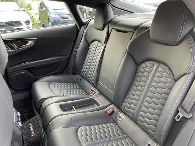 アウディ ＲＳ７ スポーツバック 千葉県 2015(平27)年 2.7万km グレイシアホワイトメタリック 色コード:LS9R（グレイシアホワイトメタリック）/純正HDDナビ/フルセグTV/BOSEサウンドシステム/サンルーフ/黒レザーシート/前後カメラ/純正21インチAW/レッドキャリパー/RSスポーツエグゾースト/４ゾーンエアコン/レーダークルーズコントロール/衝突軽減ブレーキ/レーンキープアシスト/ブラインドスポットモニター/マトリックスLEDヘッドライト/カーボンミラーカバー/取扱説明書/スペアキー