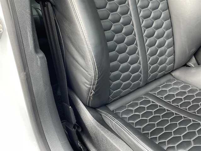 アウディ ＲＳ７ スポーツバック 千葉県 2015(平27)年 2.7万km グレイシアホワイトメタリック 色コード:LS9R（グレイシアホワイトメタリック）/純正HDDナビ/フルセグTV/BOSEサウンドシステム/サンルーフ/黒レザーシート/前後カメラ/純正21インチAW/レッドキャリパー/RSスポーツエグゾースト/４ゾーンエアコン/レーダークルーズコントロール/衝突軽減ブレーキ/レーンキープアシスト/ブラインドスポットモニター/マトリックスLEDヘッドライト/カーボンミラーカバー/取扱説明書/スペアキー