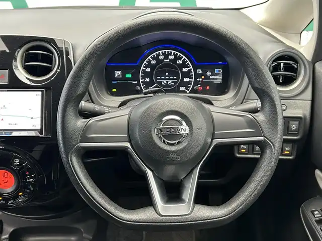 日産 ノート e－パワー B 鹿児島県 2019(平31)年 6.9万km ブリリアントホワイトパール 社外7インチナビ　（AVIC‐CZ901）/　フルセグTV　CD/DVD/SD/Bluetooth/プッシュスタート/バックカメラ/コーナーセンサー/横滑り防止/衝突軽減ブレーキ/車線逸脱防止支援システム/ETC/ヘッドライトレベライザー/電動格納ミラー