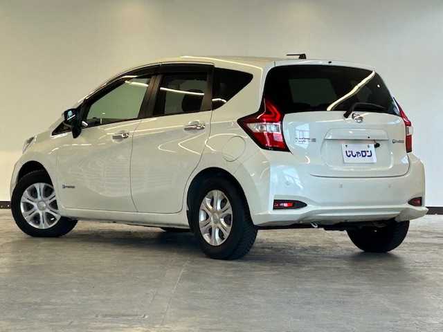 日産 ノート e－パワー B 静岡県 2019(平31)年 6.9万km ブリリアントホワイトパール (株)IDOMが運営する【じしゃロン浜松店】の自社ローン専用車両になりますこちらは現金またはオートローンご利用時の価格です。自社ローンご希望の方は別途その旨お申付け下さい/社外7インチナビ　（AVIC‐CZ901）/　フルセグTV　CD/DVD/SD/Bluetooth/プッシュスタート/バックカメラ/コーナーセンサー/横滑り防止/衝突軽減ブレーキ/車線逸脱防止支援システム/ETC/ヘッドライトレベライザー/電動格納ミラー
