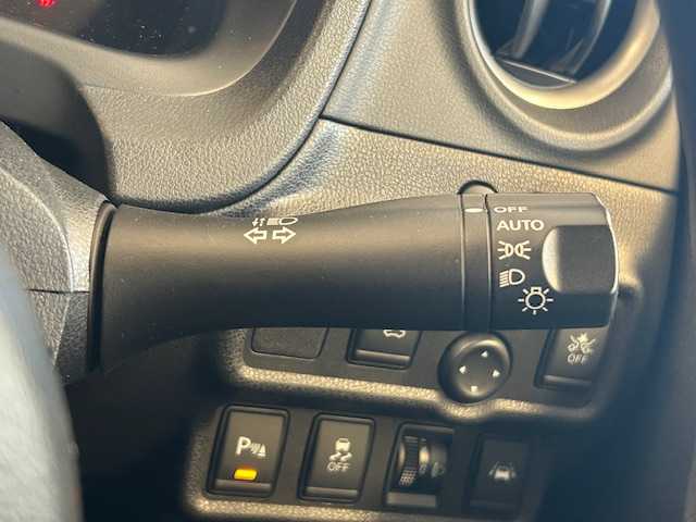 日産 ノート e－パワー B 静岡県 2019(平31)年 6.9万km ブリリアントホワイトパール (株)IDOMが運営する【じしゃロン浜松店】の自社ローン専用車両になりますこちらは現金またはオートローンご利用時の価格です。自社ローンご希望の方は別途その旨お申付け下さい/社外7インチナビ　（AVIC‐CZ901）/　フルセグTV　CD/DVD/SD/Bluetooth/プッシュスタート/バックカメラ/コーナーセンサー/横滑り防止/衝突軽減ブレーキ/車線逸脱防止支援システム/ETC/ヘッドライトレベライザー/電動格納ミラー