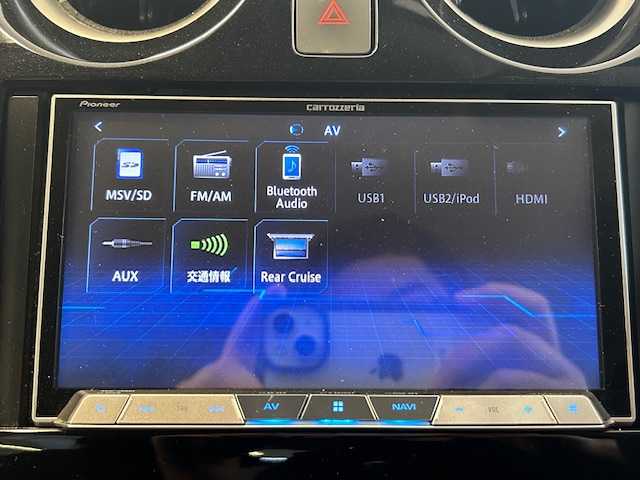 日産 ノート e－パワー B 静岡県 2019(平31)年 6.9万km ブリリアントホワイトパール (株)IDOMが運営する【じしゃロン浜松店】の自社ローン専用車両になりますこちらは現金またはオートローンご利用時の価格です。自社ローンご希望の方は別途その旨お申付け下さい/社外7インチナビ　（AVIC‐CZ901）/　フルセグTV　CD/DVD/SD/Bluetooth/プッシュスタート/バックカメラ/コーナーセンサー/横滑り防止/衝突軽減ブレーキ/車線逸脱防止支援システム/ETC/ヘッドライトレベライザー/電動格納ミラー