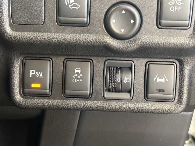 日産 ノート e－パワー B 静岡県 2019(平31)年 6.9万km ブリリアントホワイトパール (株)IDOMが運営する【じしゃロン浜松店】の自社ローン専用車両になりますこちらは現金またはオートローンご利用時の価格です。自社ローンご希望の方は別途その旨お申付け下さい/社外7インチナビ　（AVIC‐CZ901）/　フルセグTV　CD/DVD/SD/Bluetooth/プッシュスタート/バックカメラ/コーナーセンサー/横滑り防止/衝突軽減ブレーキ/車線逸脱防止支援システム/ETC/ヘッドライトレベライザー/電動格納ミラー