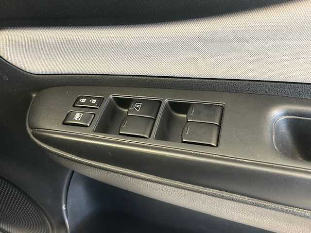 日産 ノート e－パワー B 静岡県 2019(平31)年 6.9万km ブリリアントホワイトパール (株)IDOMが運営する【じしゃロン浜松店】の自社ローン専用車両になりますこちらは現金またはオートローンご利用時の価格です。自社ローンご希望の方は別途その旨お申付け下さい/社外7インチナビ　（AVIC‐CZ901）/　フルセグTV　CD/DVD/SD/Bluetooth/プッシュスタート/バックカメラ/コーナーセンサー/横滑り防止/衝突軽減ブレーキ/車線逸脱防止支援システム/ETC/ヘッドライトレベライザー/電動格納ミラー