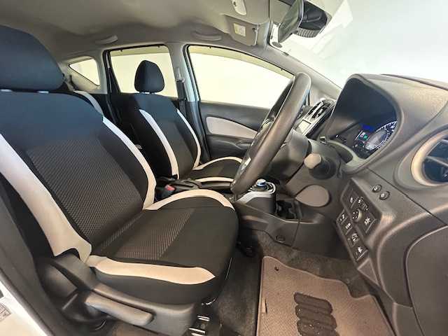 日産 ノート e－パワー B 静岡県 2019(平31)年 6.9万km ブリリアントホワイトパール (株)IDOMが運営する【じしゃロン浜松店】の自社ローン専用車両になりますこちらは現金またはオートローンご利用時の価格です。自社ローンご希望の方は別途その旨お申付け下さい/社外7インチナビ　（AVIC‐CZ901）/　フルセグTV　CD/DVD/SD/Bluetooth/プッシュスタート/バックカメラ/コーナーセンサー/横滑り防止/衝突軽減ブレーキ/車線逸脱防止支援システム/ETC/ヘッドライトレベライザー/電動格納ミラー