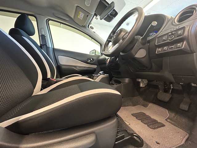 日産 ノート e－パワー B 静岡県 2019(平31)年 6.9万km ブリリアントホワイトパール (株)IDOMが運営する【じしゃロン浜松店】の自社ローン専用車両になりますこちらは現金またはオートローンご利用時の価格です。自社ローンご希望の方は別途その旨お申付け下さい/社外7インチナビ　（AVIC‐CZ901）/　フルセグTV　CD/DVD/SD/Bluetooth/プッシュスタート/バックカメラ/コーナーセンサー/横滑り防止/衝突軽減ブレーキ/車線逸脱防止支援システム/ETC/ヘッドライトレベライザー/電動格納ミラー