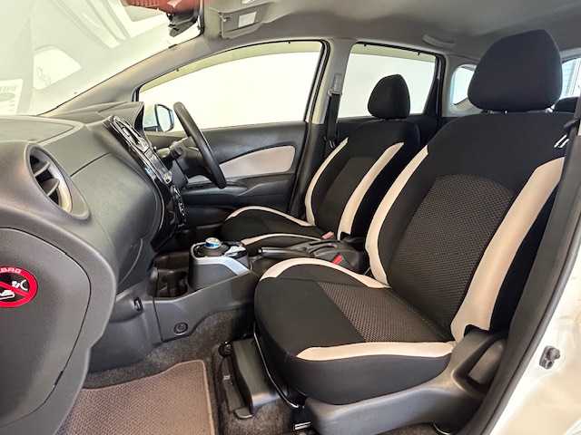 日産 ノート e－パワー B 静岡県 2019(平31)年 6.9万km ブリリアントホワイトパール (株)IDOMが運営する【じしゃロン浜松店】の自社ローン専用車両になりますこちらは現金またはオートローンご利用時の価格です。自社ローンご希望の方は別途その旨お申付け下さい/社外7インチナビ　（AVIC‐CZ901）/　フルセグTV　CD/DVD/SD/Bluetooth/プッシュスタート/バックカメラ/コーナーセンサー/横滑り防止/衝突軽減ブレーキ/車線逸脱防止支援システム/ETC/ヘッドライトレベライザー/電動格納ミラー