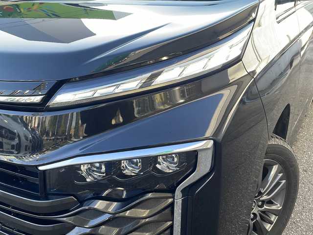 トヨタ ヴォクシー ハイブリッド S－Z 福井県 2022(令4)年 4.4万km グリッターブラックガラスフレーク ワンオーナー/保証書/取扱説明書/ユニバーサルステップ/快適利便パッケージ/パワーアックドア/ドライブレコーダー/スマートキー/プッシュスタート/LEDヘッドライト/オートライト/オートハイビーム/ステアリングスイッチ/クルーズコントロール/オートブレーキホールド/ハーフレザーシート/シートヒーター/電動格納ミラー/コーナーセンサー/横滑り防止