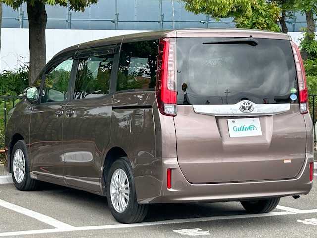 トヨタ ノア G 宮城県 2014(平26)年 5.8万km ダークシェリーマイカM ワンオーナー/純正ナビ/バックカメラ/クルーズコントロール/オートマチックハイビーム/MTモード付きAT/LEDヘッドライト/フォグランプ/オートライト/純正ビルトインETC/純正フロアマット/純正アルミホイール/Bluetooth、CD、DVD/フルセグTV/アイドリングストップ/横滑り防止装置