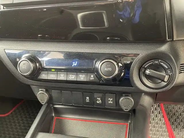 トヨタ ハイラックス Z 三重県 2019(平31)年 6.2万km アティチュードブラックマイカ /禁煙車//社外ポータブルナビ/　BT/フルセグTV/AM/FM/HDMI/CD/DVD//クルーズコントロール//キャノピー//TRD フロントアンダーカバー//ステアリングスイッチ//オートライト//バックモニター//レーンキープアシスト//プリクラッシュ//電格ミラー//ETC//ウィンカーミラー//スペアキー×1//JAOSスタッドレスタイヤ積込