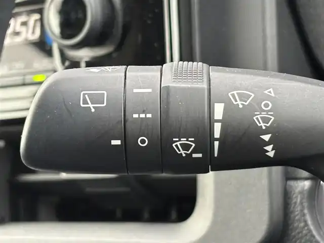 トヨタ シエンタ ハイブリッド Z 茨城県 2023(令5)年 4.8万km ホワイトパールクリスタルシャイン 純正10.5インチディスプレイオーディオプラス/(FM/AM/Bluetooth/TV/Miracast)/パノラミックビューモニター/バックカメラ/レーダークルーズコントロール/ブラインドスポットモニター/ETC2.0/両側パワースライドドア/コンフォートパッケージ/レーダークルーズコントロール/ルーフファン/シートヒーター(D/N席)/ステアリングヒーター/ステアリングスイッチ/レーンアシスト/オートライト/オートハイビーム/プリクラッシュセーフティ/純正ＡＷ