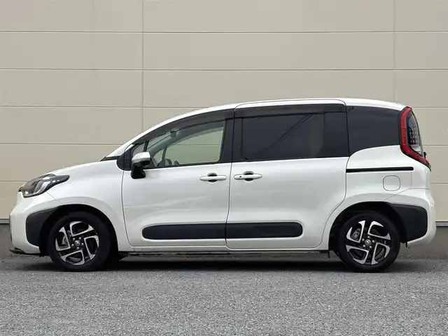 トヨタ シエンタ ハイブリッド Z 茨城県 2023(令5)年 4.8万km ホワイトパールクリスタルシャイン 純正10.5インチディスプレイオーディオプラス/(FM/AM/Bluetooth/TV/Miracast)/パノラミックビューモニター/バックカメラ/レーダークルーズコントロール/ブラインドスポットモニター/ETC2.0/両側パワースライドドア/コンフォートパッケージ/レーダークルーズコントロール/ルーフファン/シートヒーター(D/N席)/ステアリングヒーター/ステアリングスイッチ/レーンアシスト/オートライト/オートハイビーム/プリクラッシュセーフティ/純正ＡＷ