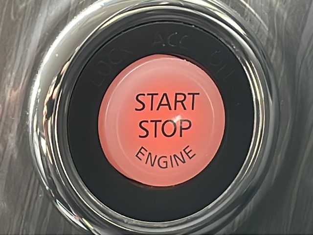 日産 エルグランド ライダー 黒本革シート 長野県 2017(平29)年 6.2万km ブリリアントホワイトパール ４WD/ブラックレザーシート/両側パワースライドドア/メモリナビフルセグTV/バックカメラ/ETC/純正18インチアルミ/シートヒーター/パワーシート/クルーズコントロール/プッシュスタート/保証書/スペアキー