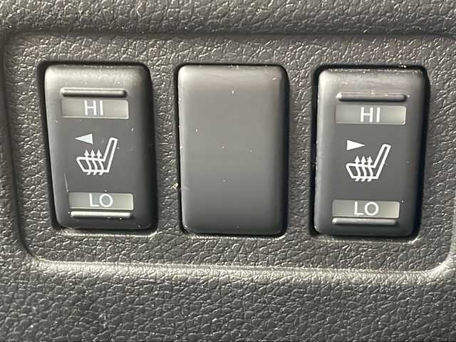 日産 エルグランド ライダー 黒本革シート 長野県 2017(平29)年 6.2万km ブリリアントホワイトパール ４WD/ブラックレザーシート/両側パワースライドドア/メモリナビフルセグTV/バックカメラ/ETC/純正18インチアルミ/シートヒーター/パワーシート/クルーズコントロール/プッシュスタート/保証書/スペアキー