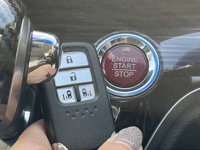 ホンダ オデッセイ アブソルート 兵庫県 2014(平26)年 2.8万km ホワイトオーキッドパール 純正ナビ（AM/FM/BT/DVD/ipod/USB/AUX)/・ワンセグTV/バックカメラ/横滑り防止/アイドリングストップ/ステアリングスイッチ/エコモード/パドルシフト/両側パワースライドドア/デジタルインナーミラー/フリップダウンモニター/ETC