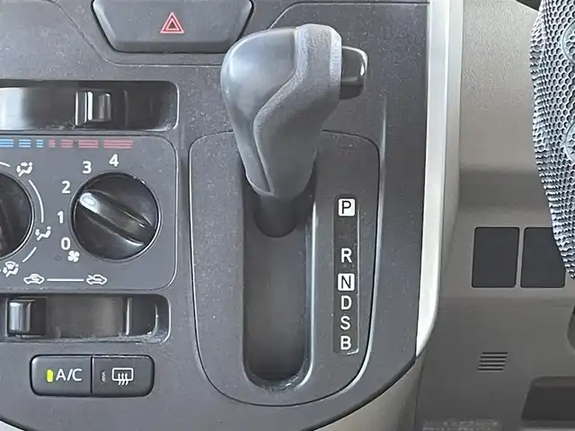 ダイハツ タント L SA 宮城県 2014(平26)年 16.7万km コットンアイボリー 4WD/社外オーディオ/（ＦＭ／ＡＭ／ＣＤ／ＡＵＸ／ＵＳＢ）　/スマートアシスト　/アイドリングストップ　/横滑り防止装置　/ベンチシート　/ライトレベライザー　/リモコンキー　/電動格納ミラー