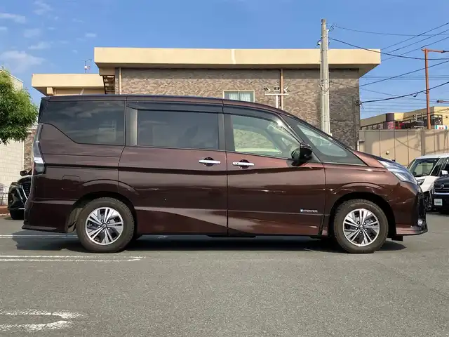 日産 セレナ e－パワー ハイウェイスター V 静岡県 2020(令2)年 4.4万km インペリアルアンバーP エンジンスタートボタン/スマートキー/スペアキー1本/保証書/取扱説明書/記録簿/パワーステアリング/パワーウィンドウ/パーキングアシスト/アイドリングストップ/Wオートエアコン/クルーズコントロール/純正フリップダウンモニター/純正ETC2.0/純正10インチナビ（CD.DVD.フルセグ）/全方位カメラ/USB入力端子/3列シート/純正ドライブレコーダー/ウォークスルー/純正フロアマット/純正アルミホイール/D席N席シートヒーター/両側パワースライドドア/ABS/横滑り防止装置/コーナーセンサー前後/レーンキープアシスト/オートライト/LEDライト/W+サイドエアバック/衝突軽減システム/ステアリングヒーター/純正エンジンスターターリモコン/サマータイヤ車内有