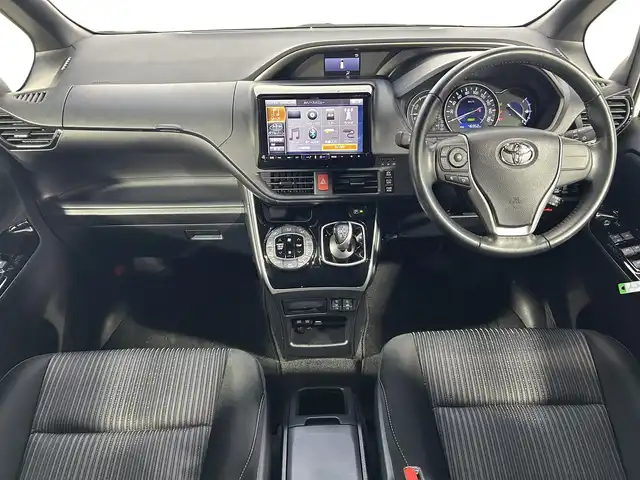 トヨタ ヴォクシー ハイブリッド ZS 煌 大阪府 2018(平30)年 4.7万km ホワイトパールクリスタルシャイン モデリスタエアロ ALPINEナビ(フルセグ/DVD再生/Bluetooth) バックカメラ 後席モニター ETC 衝突軽減 クルコン トヨタセーフティセンス シートヒーター 両側パワースライドドア