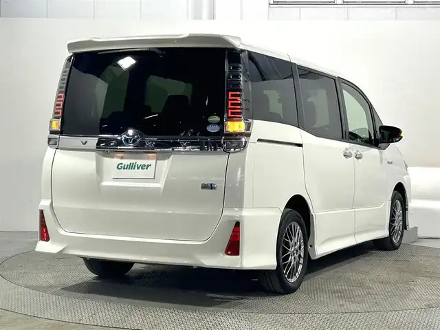 トヨタ ヴォクシー ハイブリッド ZS 煌 大阪府 2018(平30)年 4.7万km ホワイトパールクリスタルシャイン モデリスタエアロ ALPINEナビ(フルセグ/DVD再生/Bluetooth) バックカメラ 後席モニター ETC 衝突軽減 クルコン トヨタセーフティセンス シートヒーター 両側パワースライドドア