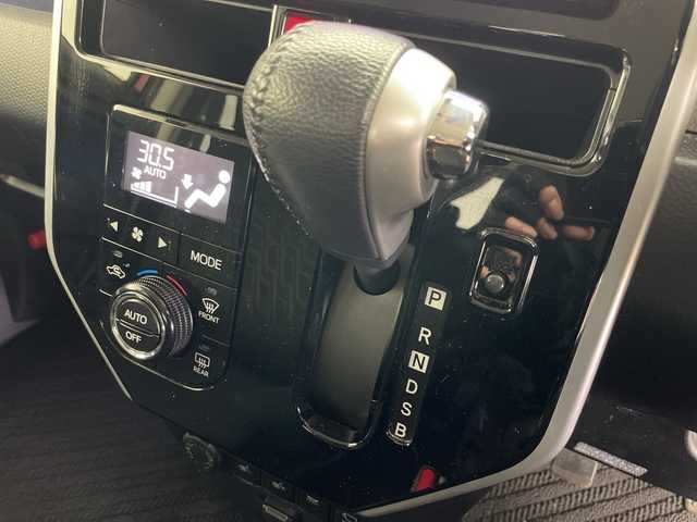 トヨタ タンク カスタムG S 道央・札幌 2017(平29)年 5.7万km ブラックマイカ/マゼンダベリーメタリック ・４WD/・寒冷地仕様/・社外メモリナビ/・フルセグTV/・全方位カメラ/・後席モニター/・ビルトインETC/・前後ドライブレコーダー/・スマートアシストIII//衝突回避支援ブレーキ機能//誤発進抑制制御機能//車線逸脱機能//先行車発進お知らせ機能//オートハイビーム/・両側パワースライドドア/・前席シートヒーター/・ワイパーデアイサー/・クルーズコントロール/・LEDヘッドライト/・フロントフォグランプ/・オートライト/・スマートキー/・エンジンプッシュスタート