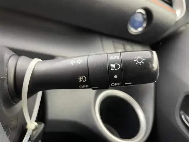 トヨタ シエンタ ハイブリッド G クエロ 福井県 2018(平30)年 5.2万km クールボルドーガラスフレーク トヨタセーフティセンス/純正9型ナビ/（フルセグTV・CD・DVD・Bluetooth）/バックカメラ/シートヒーター/両側パワースライドドア/LEDヘッドライト/オートマチックハイビーム/ETC/ステアリングスイッチ/スマートキー/プッシュスタート/衝突軽減システム