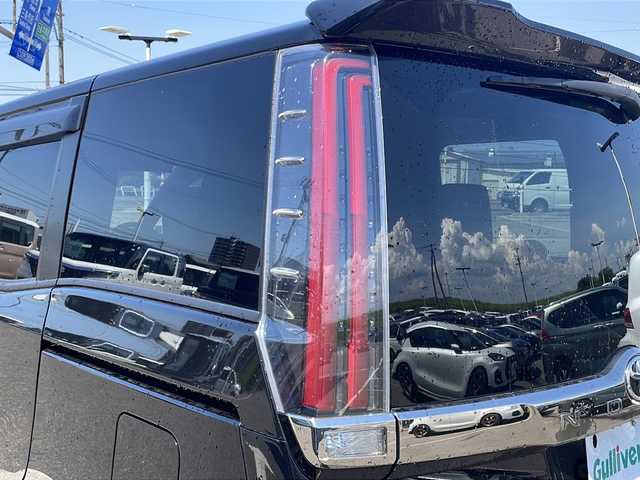 トヨタ ノア Si ダブルバイビー 新潟県 2018(平30)年 7.5万km ブラック 純正10インチSDナビ/（DTV/DVD/Bluetooth）/４WD/寒冷地仕様/純正フリップダウンモニター/モデリスタ/衝突軽減/レーンキープアシスト/クルーズコントロール/バックカメラ/ETC/両側パワースライドドア/ロールアップサンシェード/ハーフレザーシート/ステアリングスイッチ/MTモードAT/フロアマット/オートハイビーム/LEDライト/フォグランプ/ウィンカーミラー/電格ミラー/ドアバイザー