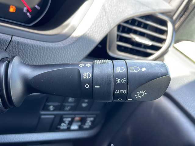 トヨタ ノア Si ダブルバイビー 新潟県 2018(平30)年 7.5万km ブラック 純正10インチSDナビ/（DTV/DVD/Bluetooth）/４WD/寒冷地仕様/純正フリップダウンモニター/モデリスタ/衝突軽減/レーンキープアシスト/クルーズコントロール/バックカメラ/ETC/両側パワースライドドア/ロールアップサンシェード/ハーフレザーシート/ステアリングスイッチ/MTモードAT/フロアマット/オートハイビーム/LEDライト/フォグランプ/ウィンカーミラー/電格ミラー/ドアバイザー