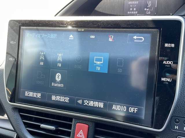 トヨタ ノア Si ダブルバイビー 新潟県 2018(平30)年 7.5万km ブラック 純正10インチSDナビ/（DTV/DVD/Bluetooth）/４WD/寒冷地仕様/純正フリップダウンモニター/モデリスタ/衝突軽減/レーンキープアシスト/クルーズコントロール/バックカメラ/ETC/両側パワースライドドア/ロールアップサンシェード/ハーフレザーシート/ステアリングスイッチ/MTモードAT/フロアマット/オートハイビーム/LEDライト/フォグランプ/ウィンカーミラー/電格ミラー/ドアバイザー