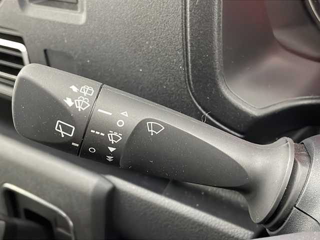 ダイハツ アトレー バン RS 栃木県 2023(令5)年 1.8万km レーザーブルークリスタルシャイン スマートアシスト/・衝突回避支援ブレーキ機能/・衝突警報機能/・車線逸脱警報機能/・誤発進抑制制御機能/・先行車発進お知らせ機能/・前後コーナーセンサー/・標識認識機能(進入禁止)/・アダプティブドライビングビーム/・全車速追従機能アダプティクルーズコントロール/・レーンキープコントロール/禁煙車/オーディオ/オートライト/両側パワースライドドア/オートエアコン/アイドリングストップ/USB給電/フォグライト/スマートキー/プッシュスタート/サイドバイザー/ステアリングスイッチ/ETC