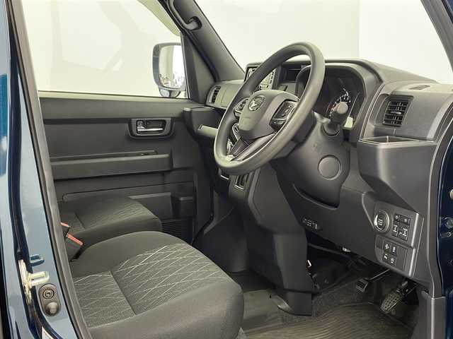 ダイハツ アトレー バン RS 栃木県 2023(令5)年 1.8万km レーザーブルークリスタルシャイン スマートアシスト/・衝突回避支援ブレーキ機能/・衝突警報機能/・車線逸脱警報機能/・誤発進抑制制御機能/・先行車発進お知らせ機能/・前後コーナーセンサー/・標識認識機能(進入禁止)/・アダプティブドライビングビーム/・全車速追従機能アダプティクルーズコントロール/・レーンキープコントロール/禁煙車/オーディオ/オートライト/両側パワースライドドア/オートエアコン/アイドリングストップ/USB給電/フォグライト/スマートキー/プッシュスタート/サイドバイザー/ステアリングスイッチ/ETC