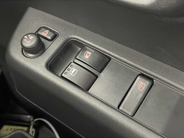 ダイハツ アトレー バン RS 栃木県 2023(令5)年 1.8万km レーザーブルークリスタルシャイン スマートアシスト/・衝突回避支援ブレーキ機能/・衝突警報機能/・車線逸脱警報機能/・誤発進抑制制御機能/・先行車発進お知らせ機能/・前後コーナーセンサー/・標識認識機能(進入禁止)/・アダプティブドライビングビーム/・全車速追従機能アダプティクルーズコントロール/・レーンキープコントロール/禁煙車/オーディオ/オートライト/両側パワースライドドア/オートエアコン/アイドリングストップ/USB給電/フォグライト/スマートキー/プッシュスタート/サイドバイザー/ステアリングスイッチ/ETC