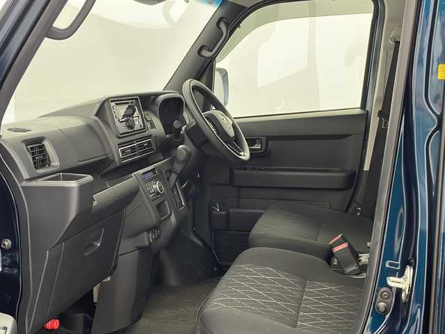 ダイハツ アトレー バン RS 栃木県 2023(令5)年 1.8万km レーザーブルークリスタルシャイン スマートアシスト/・衝突回避支援ブレーキ機能/・衝突警報機能/・車線逸脱警報機能/・誤発進抑制制御機能/・先行車発進お知らせ機能/・前後コーナーセンサー/・標識認識機能(進入禁止)/・アダプティブドライビングビーム/・全車速追従機能アダプティクルーズコントロール/・レーンキープコントロール/禁煙車/オーディオ/オートライト/両側パワースライドドア/オートエアコン/アイドリングストップ/USB給電/フォグライト/スマートキー/プッシュスタート/サイドバイザー/ステアリングスイッチ/ETC