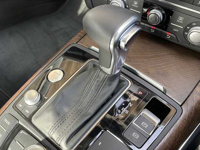 アウディ Ａ６ 2．8 FSI クワトロ 長野県 2015(平27)年 12.7万km 黒 ブラックレザーシート/純正ナビ/バックカメラ/ETC/BOSEサウンド/社外18インチアルミ/社外アルミ夏タイヤ積込/前後コーナーセンサー/シートヒーター/プッシュスタート/保証書/スペアキー