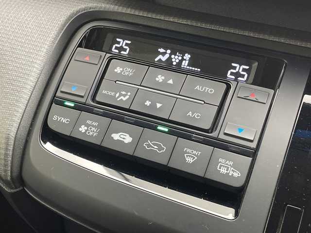 ホンダ ステップワゴン スパーダ 群馬県 2015(平27)年 4.5万km プレミアムスパークルブラックパール 純正１１型ナビ　純正９型ナビ　バックカメラ　片側電動スライドドア　ＥＴＣ　ドラレコ　衝突被害軽減ブレーキ　アダプティブクルーズ　わくわくゲート　革巻きステアリング　ＬＥＤ　スマートキー　禁煙車