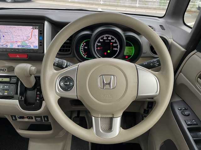 ホンダ Ｎ ＢＯＸ SSパッケージ 長崎県 2017(平29)年 8.1万km プレミアムホワイトパールⅡ 純正SDナビ/CD/DVD/BT/ワンセグTV/バックカメラ/両側パワースライドドア/前席シートヒーター/ステアリングスイッチ/LEDヘッドライト/ビルトインETC