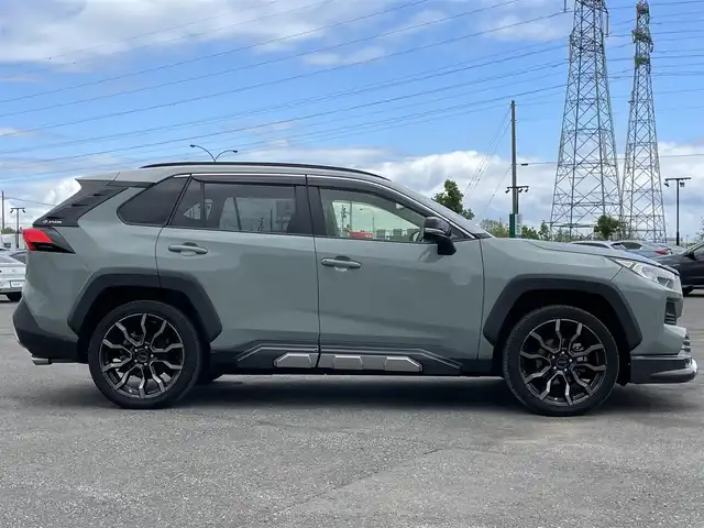 トヨタ ＲＡＶ４ アドベンチャー 道央・札幌 2022(令4)年 7.4万km アッシュグレーメタリック/アーバンカーキ ４WD/ワンオーナー/サンルーフ/純正ディーラーOPナビ/CD/DVD/BT/フルセグ/トヨタセーフティセンス/プリクラッシュセーフティ/横滑り防止装置/レーダークルーズコントロール/ダウンヒルアシストコントロール/レーンキープアシスト/クリアランスソナー/ブラインドスポットモニター/リアクロストラフィックアラート/パーキングサポートブレーキ/ロードサインアシスト/バックカメラ/ビルトインETC/ドライブレコーダー/DRIVEMODE切替/D席パワーシート/D席メモリーシート/前席シートヒーター/前席エアシート/レザーシート/革巻きステアリング/ステアリングリモコン/ハンドルヒーター/電動パーキング/ブレーキホールド/自動防眩ミラー/MTモード付AT/プッシュスタート/スマートキー/LEDヘッドライト/オートライト/オートハイビーム/フォグランプ/電動格納ミラー/ウィンカーミラー/純正フロアマット/ドアバイザー/バンパープロテクター/ノーズプロテクター/サイドプロテクター/ピラープロテクター
