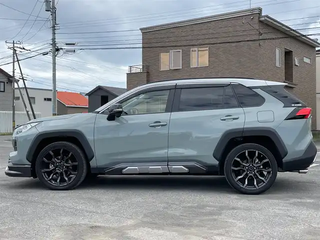 トヨタ ＲＡＶ４ アドベンチャー 道央・札幌 2022(令4)年 7.4万km アッシュグレーメタリック/アーバンカーキ ４WD/ワンオーナー/サンルーフ/純正ディーラーOPナビ/CD/DVD/BT/フルセグ/トヨタセーフティセンス/プリクラッシュセーフティ/横滑り防止装置/レーダークルーズコントロール/ダウンヒルアシストコントロール/レーンキープアシスト/クリアランスソナー/ブラインドスポットモニター/リアクロストラフィックアラート/パーキングサポートブレーキ/ロードサインアシスト/バックカメラ/ビルトインETC/ドライブレコーダー/DRIVEMODE切替/D席パワーシート/D席メモリーシート/前席シートヒーター/前席エアシート/レザーシート/革巻きステアリング/ステアリングリモコン/ハンドルヒーター/電動パーキング/ブレーキホールド/自動防眩ミラー/MTモード付AT/プッシュスタート/スマートキー/LEDヘッドライト/オートライト/オートハイビーム/フォグランプ/電動格納ミラー/ウィンカーミラー/純正フロアマット/ドアバイザー/バンパープロテクター/ノーズプロテクター/サイドプロテクター/ピラープロテクター