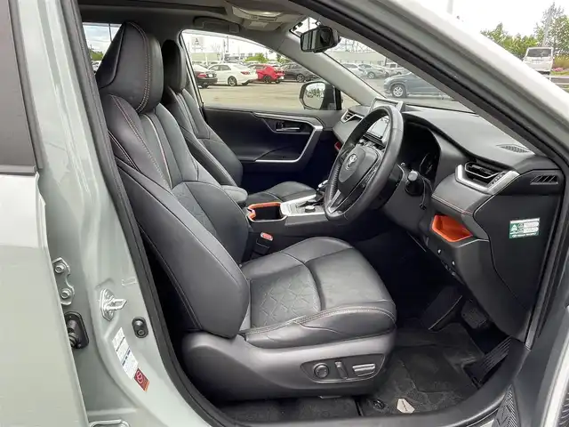 トヨタ ＲＡＶ４ アドベンチャー 道央・札幌 2022(令4)年 7.4万km アッシュグレーメタリック/アーバンカーキ ４WD/ワンオーナー/サンルーフ/純正ディーラーOPナビ/CD/DVD/BT/フルセグ/トヨタセーフティセンス/プリクラッシュセーフティ/横滑り防止装置/レーダークルーズコントロール/ダウンヒルアシストコントロール/レーンキープアシスト/クリアランスソナー/ブラインドスポットモニター/リアクロストラフィックアラート/パーキングサポートブレーキ/ロードサインアシスト/バックカメラ/ビルトインETC/ドライブレコーダー/DRIVEMODE切替/D席パワーシート/D席メモリーシート/前席シートヒーター/前席エアシート/レザーシート/革巻きステアリング/ステアリングリモコン/ハンドルヒーター/電動パーキング/ブレーキホールド/自動防眩ミラー/MTモード付AT/プッシュスタート/スマートキー/LEDヘッドライト/オートライト/オートハイビーム/フォグランプ/電動格納ミラー/ウィンカーミラー/純正フロアマット/ドアバイザー/バンパープロテクター/ノーズプロテクター/サイドプロテクター/ピラープロテクター
