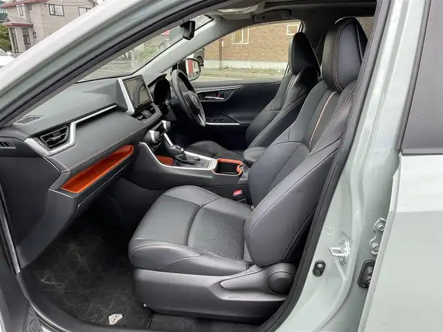 トヨタ ＲＡＶ４ アドベンチャー 道央・札幌 2022(令4)年 7.4万km アッシュグレーメタリック/アーバンカーキ ４WD/ワンオーナー/サンルーフ/純正ディーラーOPナビ/CD/DVD/BT/フルセグ/トヨタセーフティセンス/プリクラッシュセーフティ/横滑り防止装置/レーダークルーズコントロール/ダウンヒルアシストコントロール/レーンキープアシスト/クリアランスソナー/ブラインドスポットモニター/リアクロストラフィックアラート/パーキングサポートブレーキ/ロードサインアシスト/バックカメラ/ビルトインETC/ドライブレコーダー/DRIVEMODE切替/D席パワーシート/D席メモリーシート/前席シートヒーター/前席エアシート/レザーシート/革巻きステアリング/ステアリングリモコン/ハンドルヒーター/電動パーキング/ブレーキホールド/自動防眩ミラー/MTモード付AT/プッシュスタート/スマートキー/LEDヘッドライト/オートライト/オートハイビーム/フォグランプ/電動格納ミラー/ウィンカーミラー/純正フロアマット/ドアバイザー/バンパープロテクター/ノーズプロテクター/サイドプロテクター/ピラープロテクター
