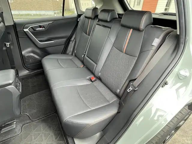 トヨタ ＲＡＶ４ アドベンチャー 道央・札幌 2022(令4)年 7.4万km アッシュグレーメタリック/アーバンカーキ ４WD/ワンオーナー/サンルーフ/純正ディーラーOPナビ/CD/DVD/BT/フルセグ/トヨタセーフティセンス/プリクラッシュセーフティ/横滑り防止装置/レーダークルーズコントロール/ダウンヒルアシストコントロール/レーンキープアシスト/クリアランスソナー/ブラインドスポットモニター/リアクロストラフィックアラート/パーキングサポートブレーキ/ロードサインアシスト/バックカメラ/ビルトインETC/ドライブレコーダー/DRIVEMODE切替/D席パワーシート/D席メモリーシート/前席シートヒーター/前席エアシート/レザーシート/革巻きステアリング/ステアリングリモコン/ハンドルヒーター/電動パーキング/ブレーキホールド/自動防眩ミラー/MTモード付AT/プッシュスタート/スマートキー/LEDヘッドライト/オートライト/オートハイビーム/フォグランプ/電動格納ミラー/ウィンカーミラー/純正フロアマット/ドアバイザー/バンパープロテクター/ノーズプロテクター/サイドプロテクター/ピラープロテクター