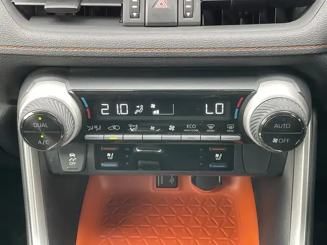 トヨタ ＲＡＶ４ アドベンチャー 道央・札幌 2022(令4)年 7.4万km アッシュグレーメタリック/アーバンカーキ ４WD/ワンオーナー/サンルーフ/純正ディーラーOPナビ/CD/DVD/BT/フルセグ/トヨタセーフティセンス/プリクラッシュセーフティ/横滑り防止装置/レーダークルーズコントロール/ダウンヒルアシストコントロール/レーンキープアシスト/クリアランスソナー/ブラインドスポットモニター/リアクロストラフィックアラート/パーキングサポートブレーキ/ロードサインアシスト/バックカメラ/ビルトインETC/ドライブレコーダー/DRIVEMODE切替/D席パワーシート/D席メモリーシート/前席シートヒーター/前席エアシート/レザーシート/革巻きステアリング/ステアリングリモコン/ハンドルヒーター/電動パーキング/ブレーキホールド/自動防眩ミラー/MTモード付AT/プッシュスタート/スマートキー/LEDヘッドライト/オートライト/オートハイビーム/フォグランプ/電動格納ミラー/ウィンカーミラー/純正フロアマット/ドアバイザー/バンパープロテクター/ノーズプロテクター/サイドプロテクター/ピラープロテクター