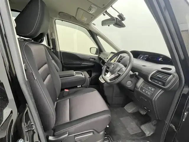 日産 セレナ ハイウェイスター プロパイロットED 熊本県 2017(平29)年 6.1万km ダイヤモンドブラック 禁煙車　/純正9インチナビ（ＣＤ・ＤＶＤ・フルセグ・ＵＳＢ）/純正前方ドライブレコーダー　/ＥＴＣ　/前後クリアランスソナー　/レーダークルーズコントロール　/両側パワースライドドア/ハンズフリーオートスライド/プロパイロット/衝突軽減ブレーキ　/レーンキープアシスト　/横滑り防止　/アイドリングストップ/純正フロアマット/純正１６インチAW/オートライト/LEDヘッドライト/フォグライト/スマートキー/プッシュスタート