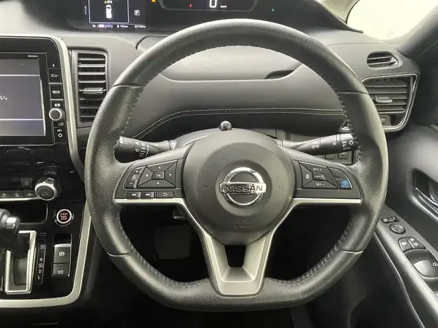 日産 セレナ ハイウェイスター プロパイロットED 熊本県 2017(平29)年 6.1万km ダイヤモンドブラック 禁煙車　/純正9インチナビ（ＣＤ・ＤＶＤ・フルセグ・ＵＳＢ）/純正前方ドライブレコーダー　/ＥＴＣ　/前後クリアランスソナー　/レーダークルーズコントロール　/両側パワースライドドア/ハンズフリーオートスライド/プロパイロット/衝突軽減ブレーキ　/レーンキープアシスト　/横滑り防止　/アイドリングストップ/純正フロアマット/純正１６インチAW/オートライト/LEDヘッドライト/フォグライト/スマートキー/プッシュスタート
